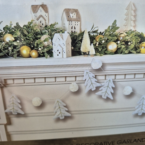 White Christmas Tree and Pom Pom soft Christmas Garland NEW - Picture 3 of 5